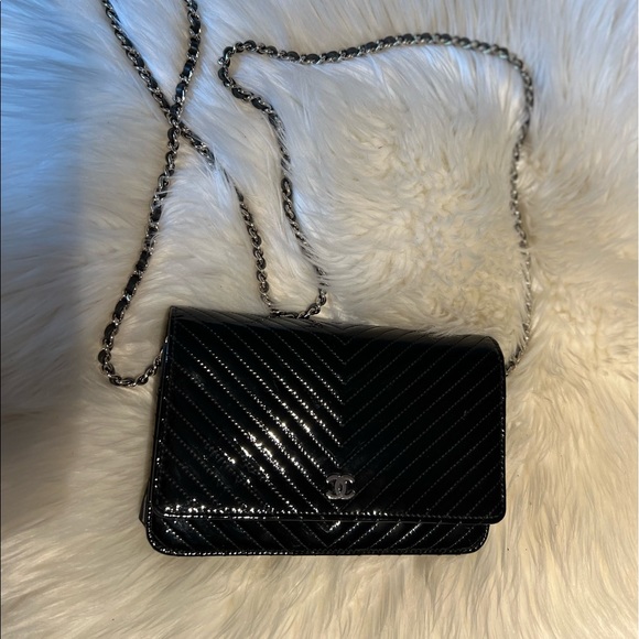 Pre-loved Chanel black Quilted Patent Leather Brilliant , clutch bag. - Picture 7 of 11
